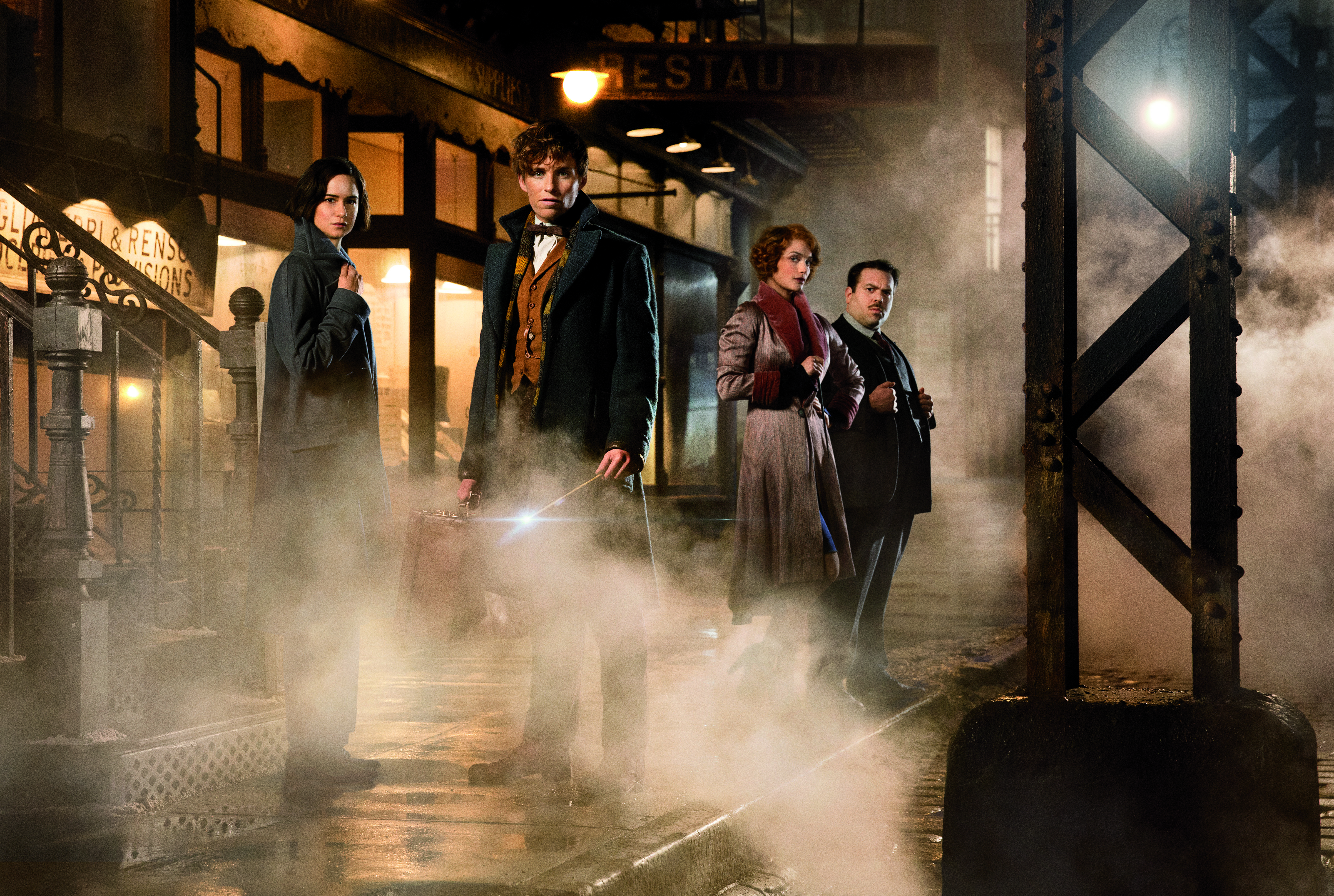 FantasticBeasts__EddieRedmayne_KatherineWaterston_DanFogler_AlisonSudol_3.jpg