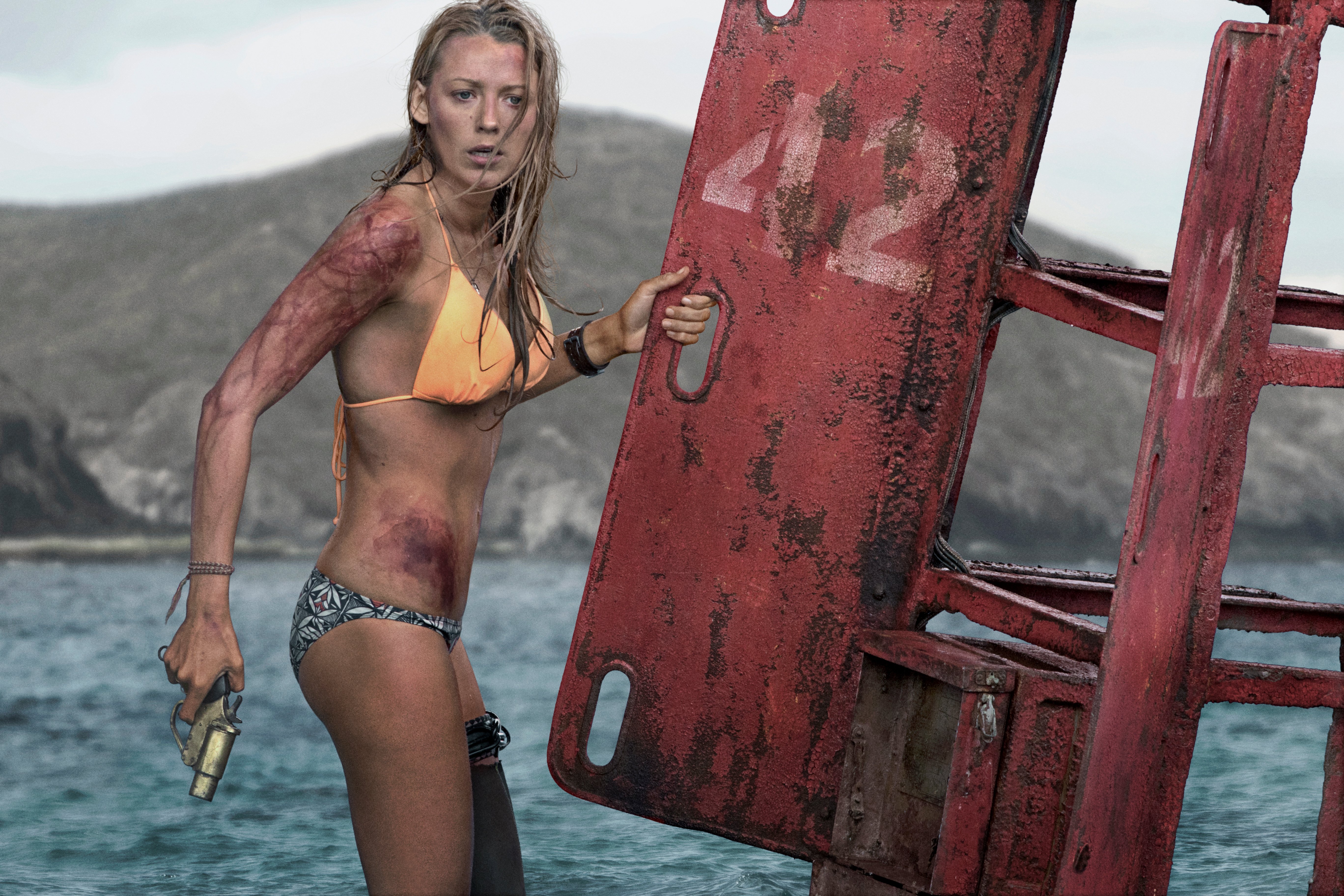 Shallows_BlakeLively_1.jpg