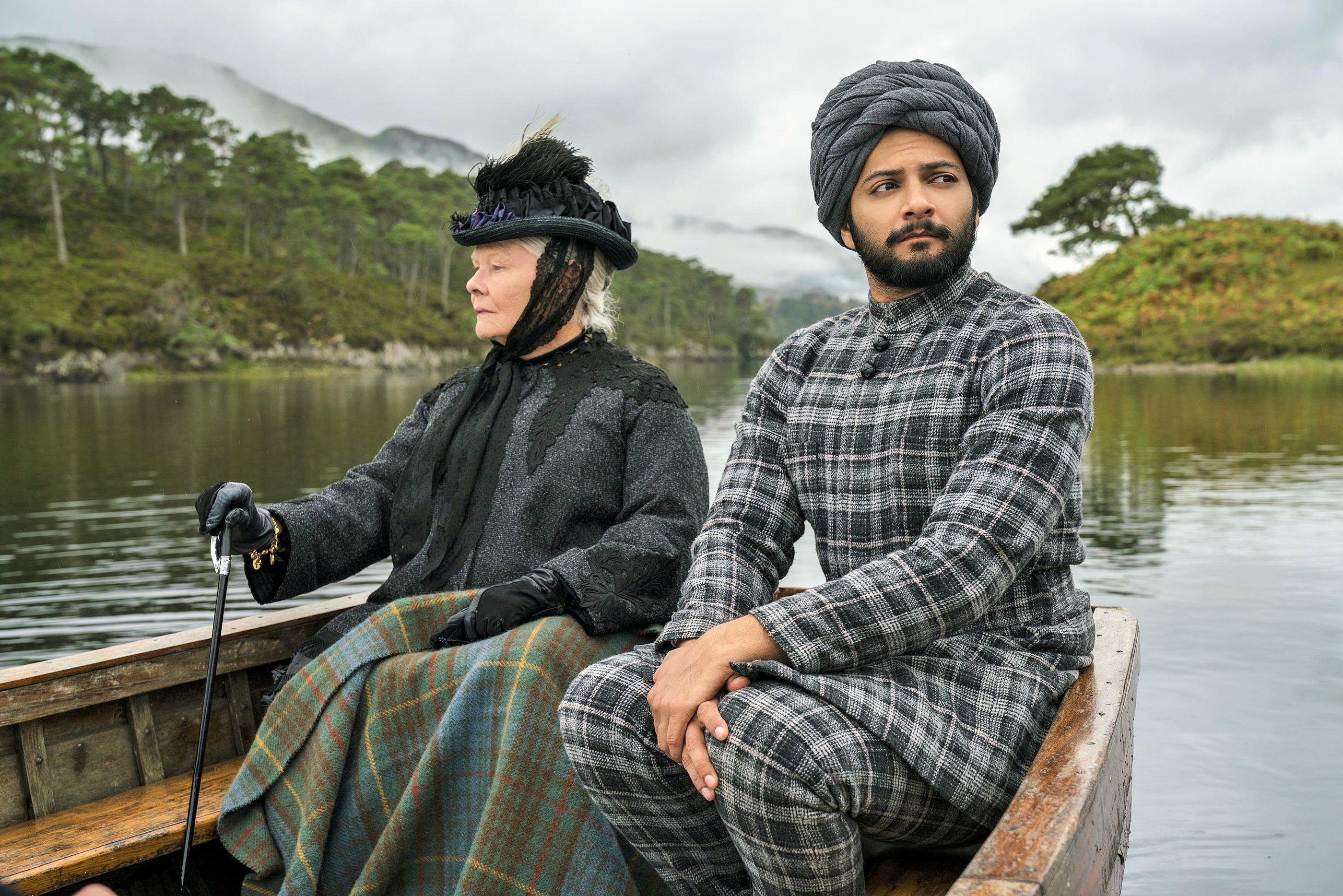 VictoriaAndAbdul_JudiDench_AliFazal_4.jpg