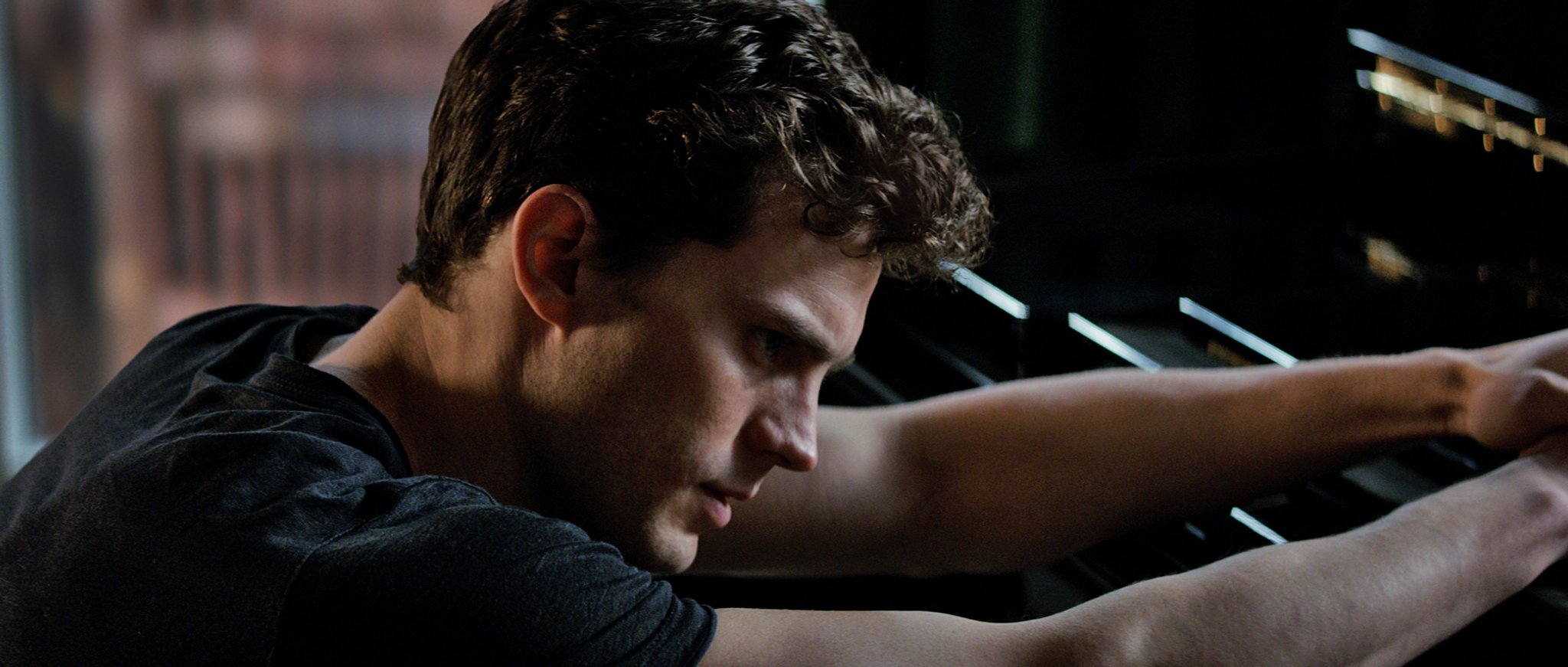 FiftyShadesOfGrey2_2048.jpg