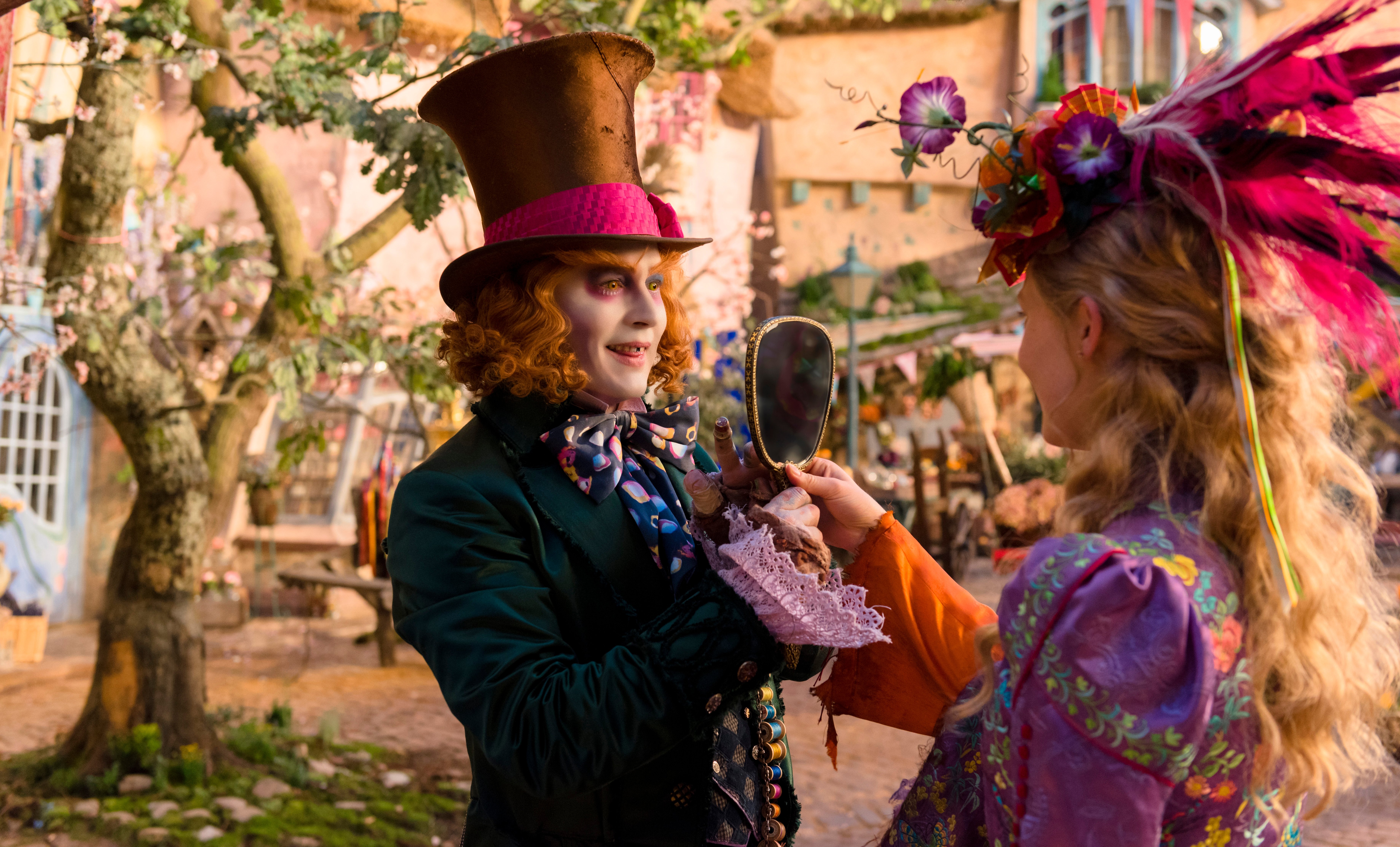 AliceThroughTheLookingGlass_JohnnyDepp_MiaWasikowska_1.jpg