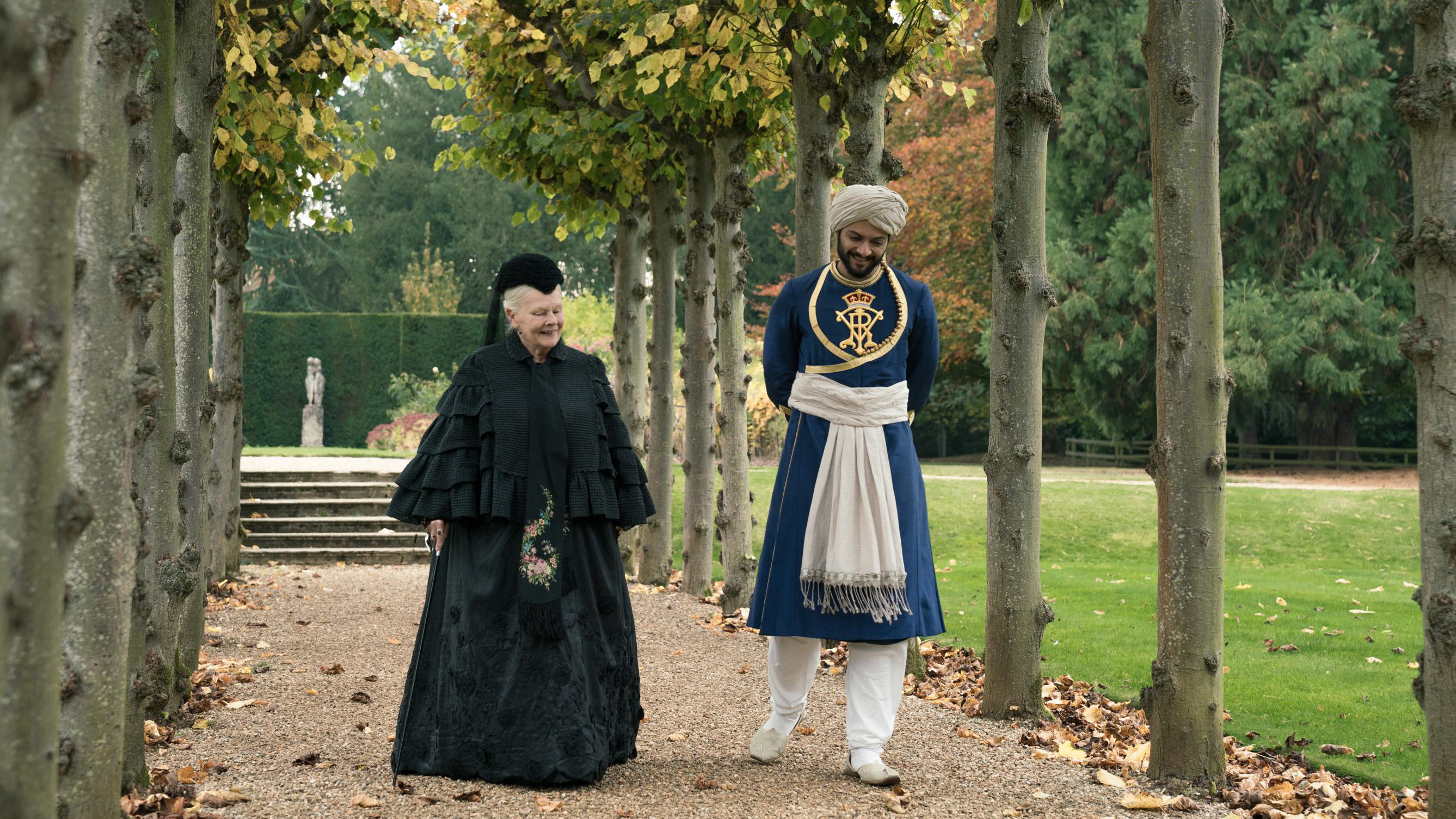 VictoriaAndAbdul_JudiDench_AliFazal_2.jpg