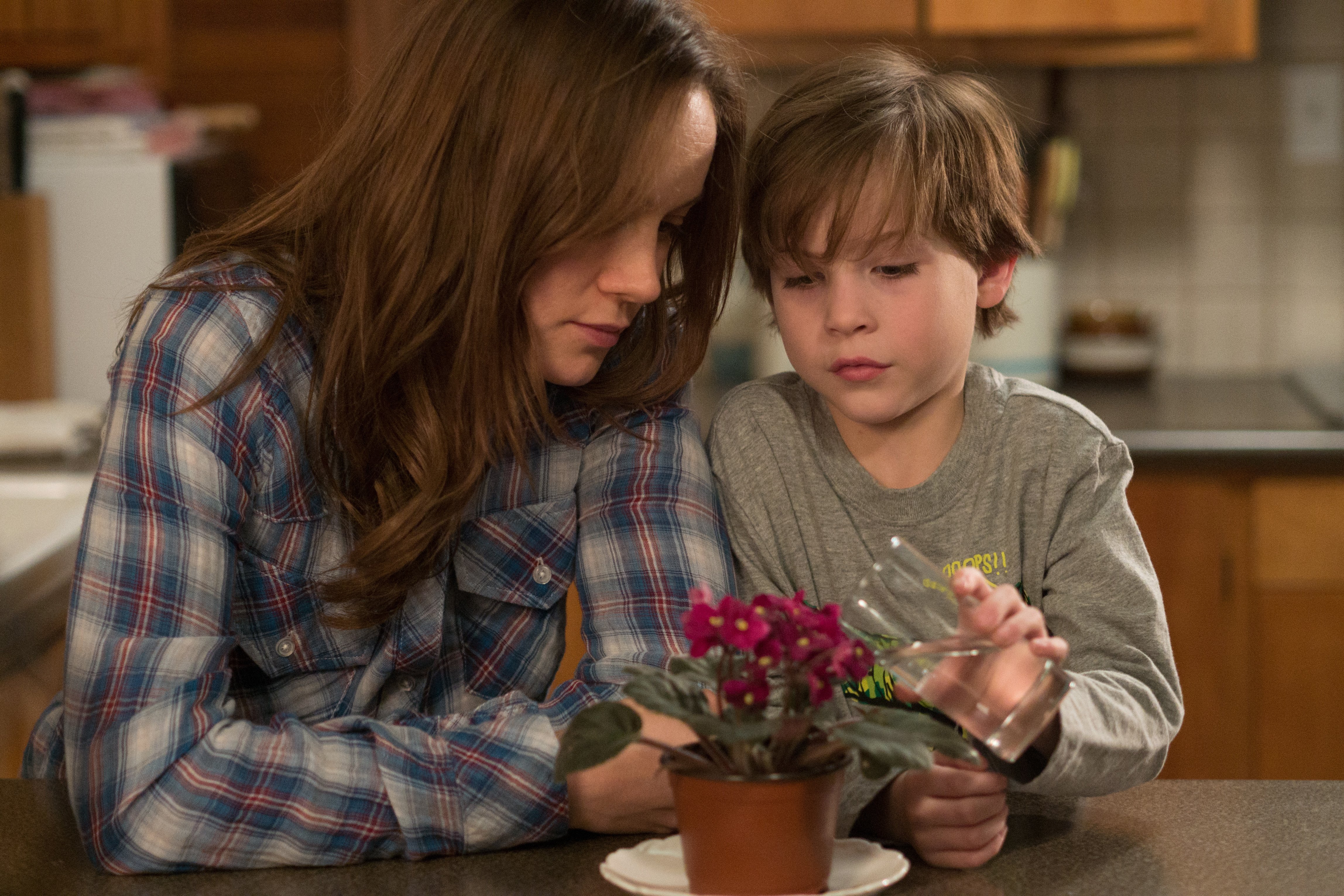 ROOM_JacobTremblay_BrieLarson_3.jpg