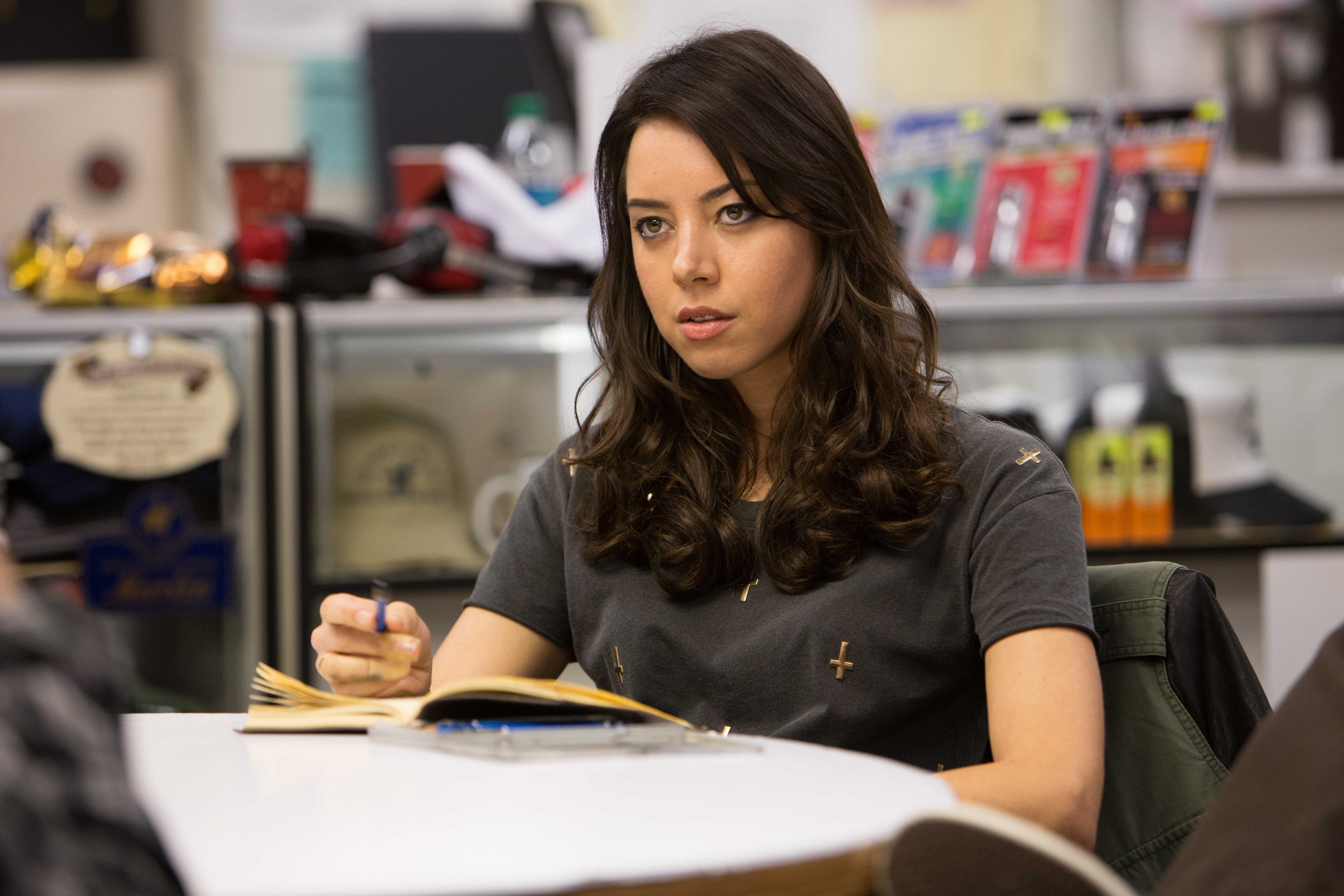 PlayingItCool_AubreyPlaza_4.jpg