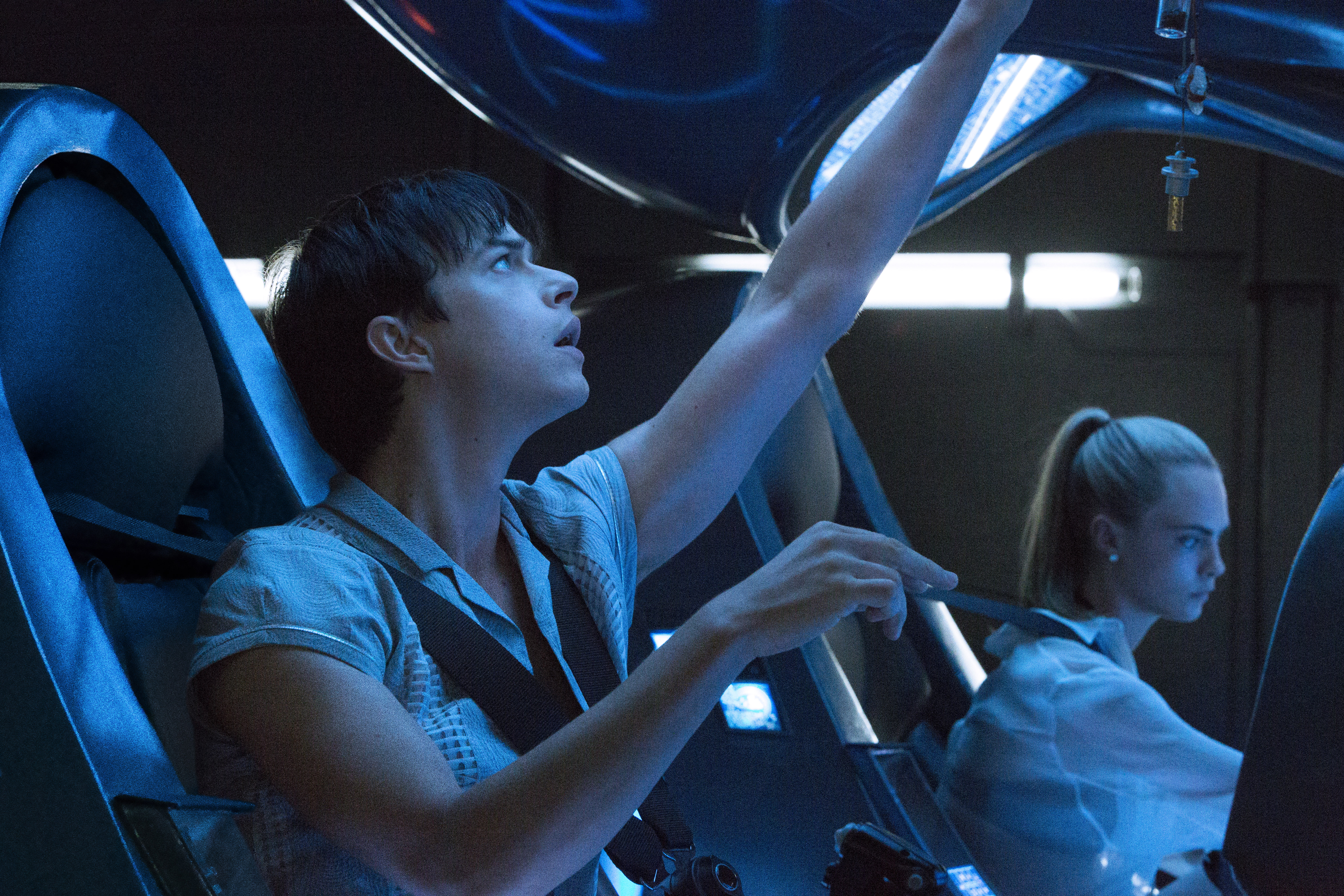 Valerian_DaneDeHaan_CaraDelevingne_6.jpg