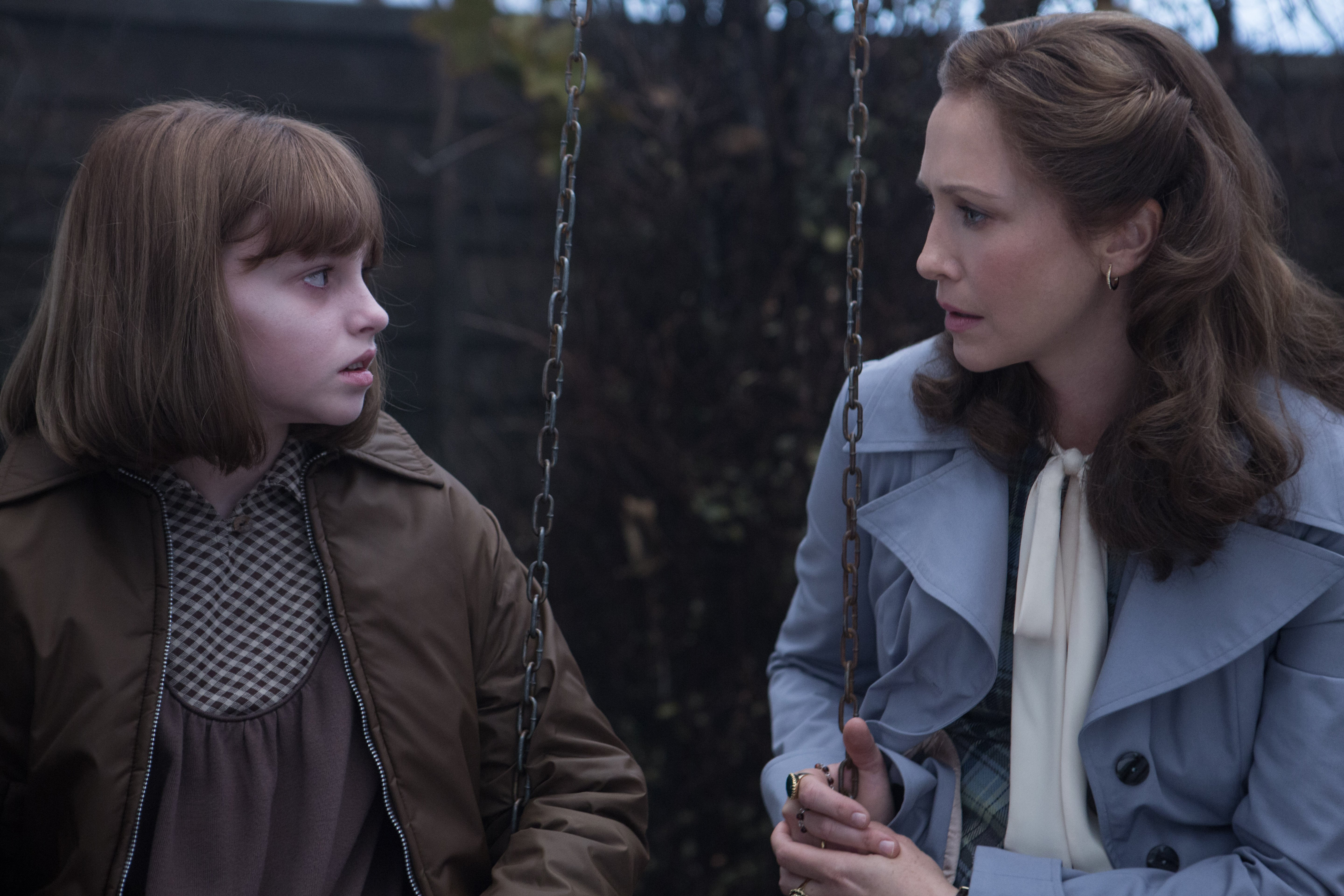 Conjuring2_MadisonWolfe_VeraFarmiga_4.jpg